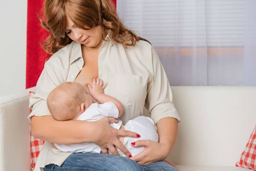 Простуда при грудном вскармливании: что делать маме?