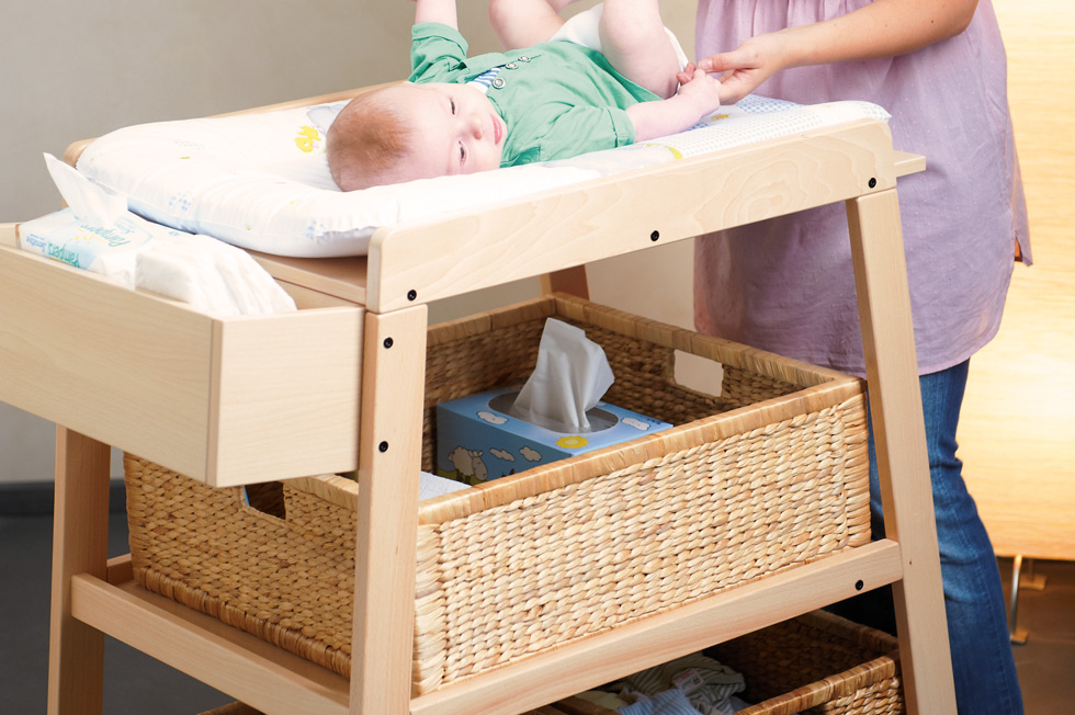 Пеленальный столик для новорожденных (53 фото): размеры стола, переносные, складные, подвесные варианты. до какого возраста нужен детский пеленальный стол?