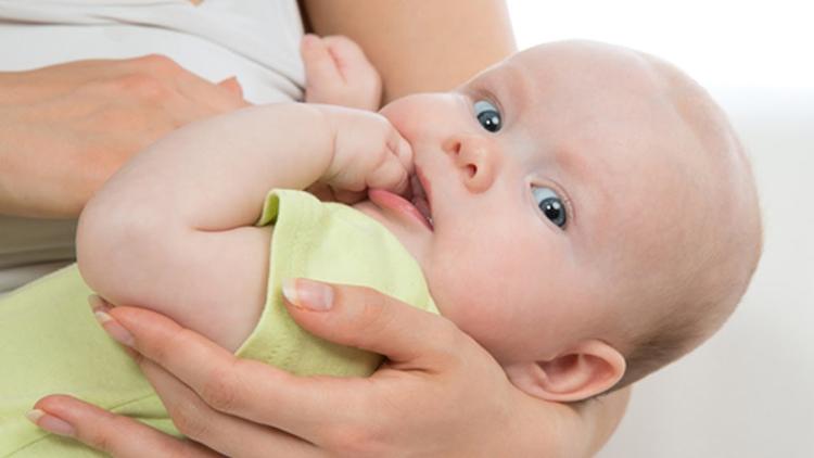Что делать, если малышу не хватает грудного молока?