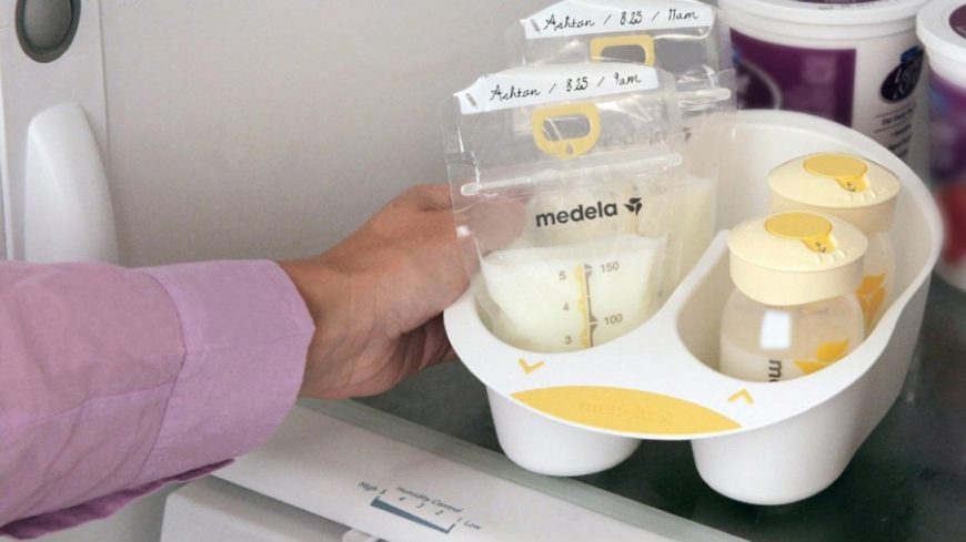 Сколько хранится сцеженное грудное молоко при комнатной температуре?