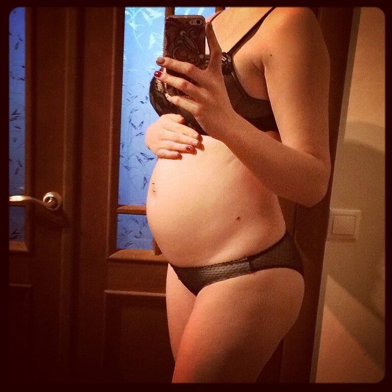 20 недель половина. Селфи беременных женщин. Беременные 20 недель. Девушка беременна.