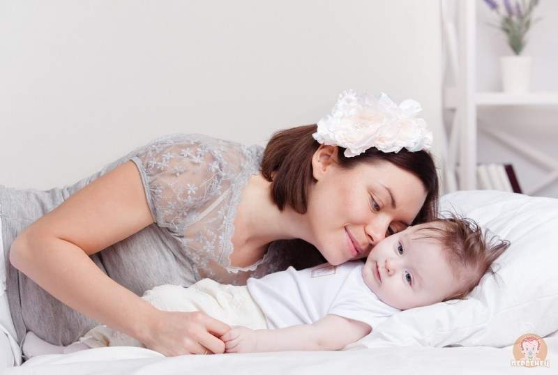 Почему ребёнок плачет во сне — 9 основных причин
