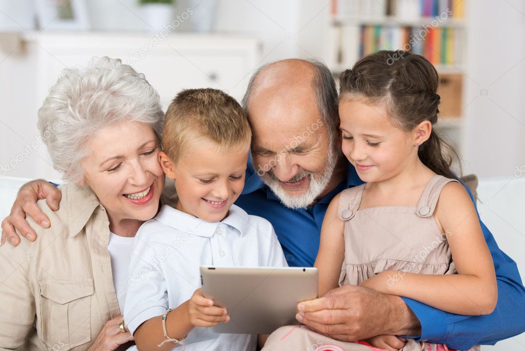 Внуки и бабушки – как найти “золотую” середину в отношениях
