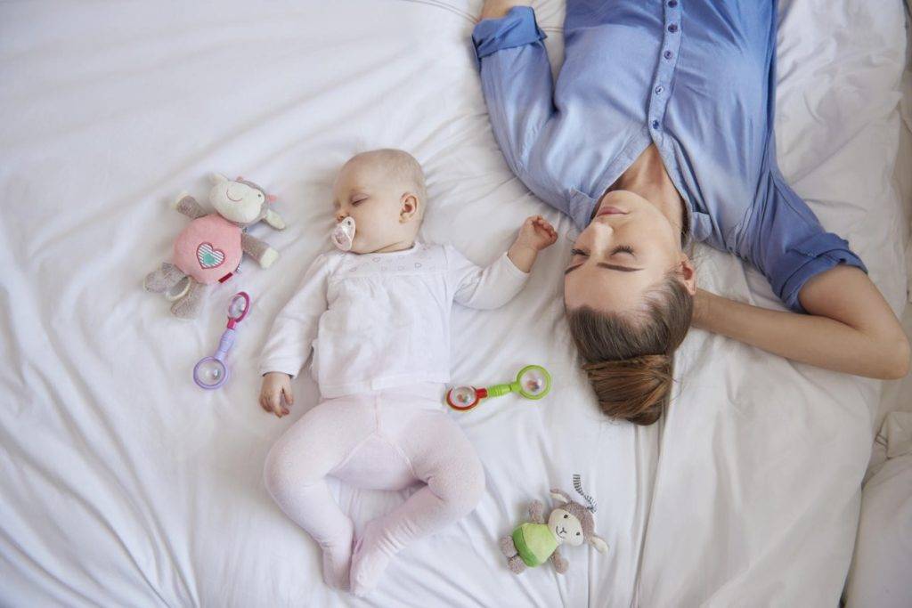 Ребенок 3 месяца спит только. почему ребенок спит только на руках? постепенно помогайте малышу освоить навык самостоятельного засыпания