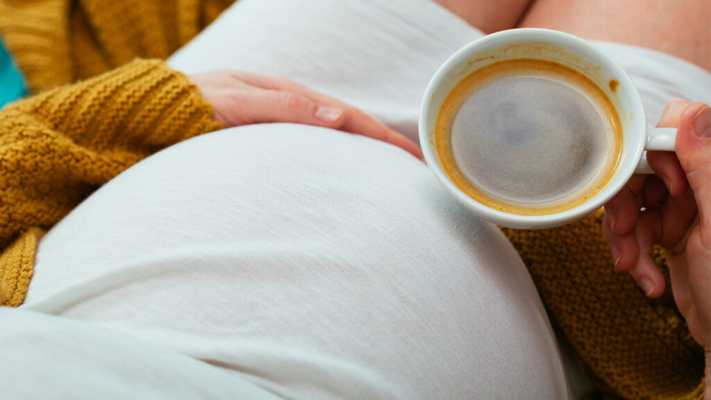 Можно ли пить кофе с молоком при грудном вскармливании?