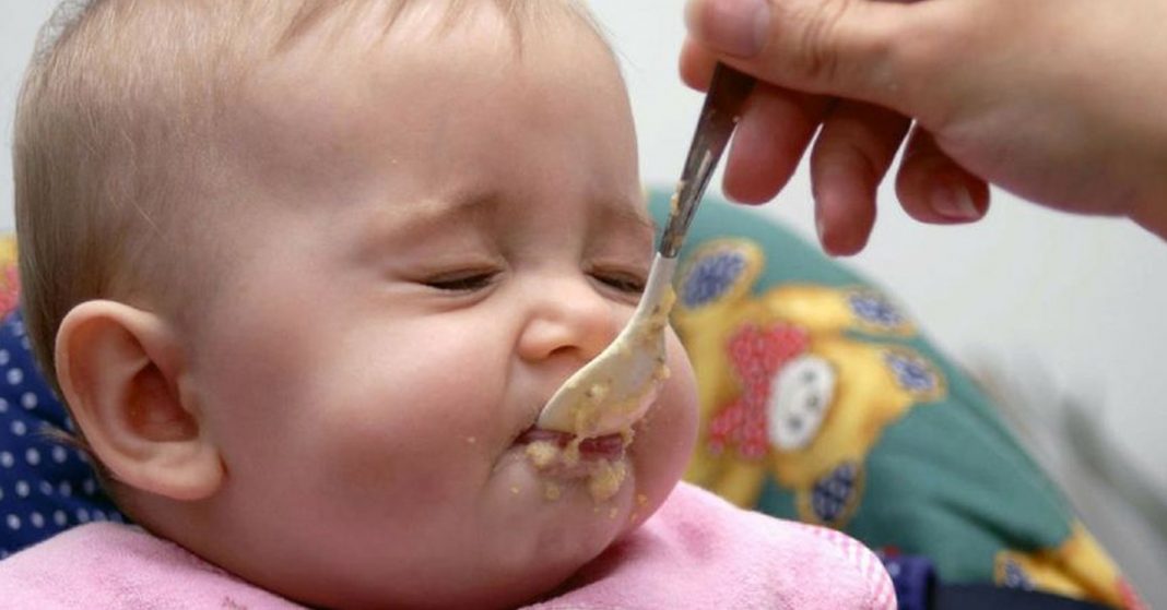 Ребенок не ест прикорм, что делать? - mamapedia.com.ua