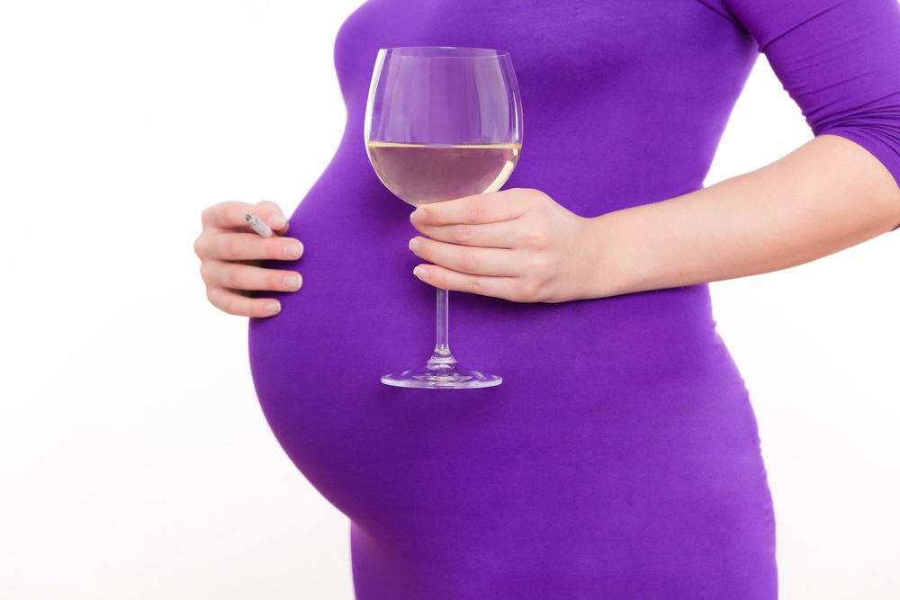 Можно ли беременным шампанское на новый год в 1, 2 3 триместре?