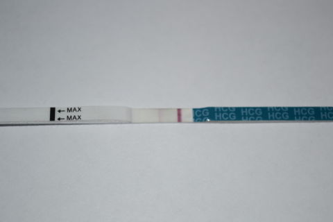 Фото слабой второй полоски на тесте на беременность