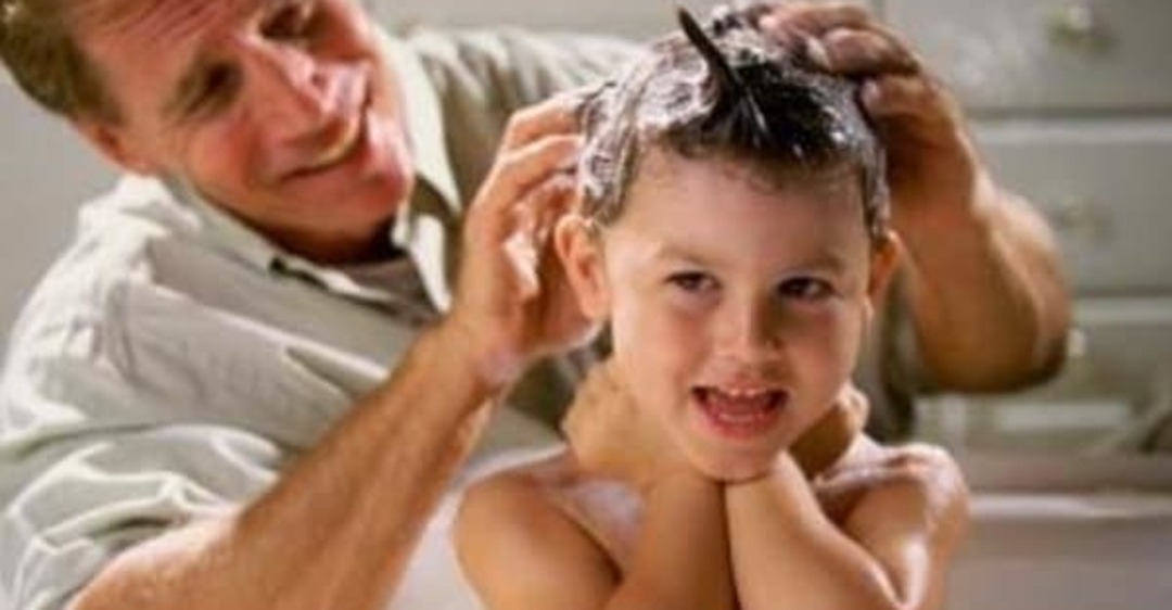Почему ребенок боится мыть голову?. необычная книга для обычных родителей. простые ответы на самые част(н)ые вопросы