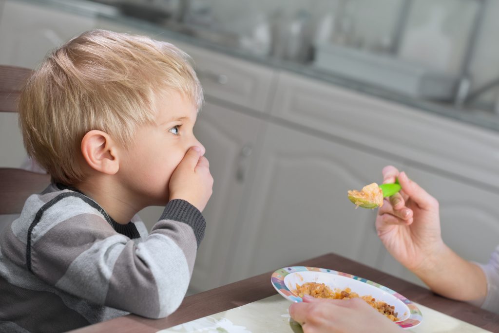 Как накормить ребенка: 10 правил