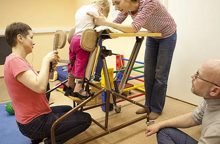 Как проявляется детский церебральный паралич в разных формах и какие могут быть осложнения?