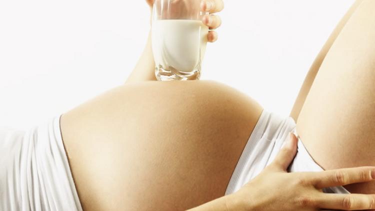 Молозиво при беременности: время появления, свойства и цвет, отклонения от нормы / mama66.ru