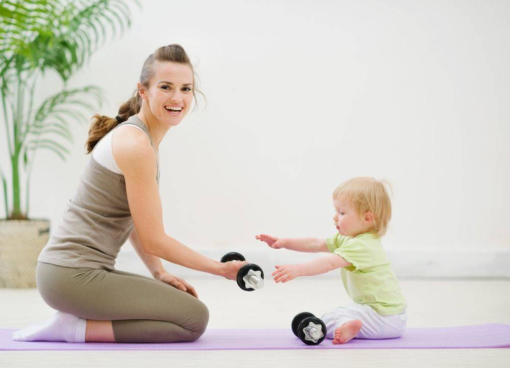 Фитнес для мамы: дома или в фитнес-центре, с ребенком или без?