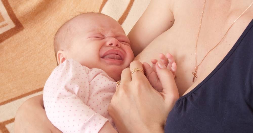 Путаница сосков: почему ребенок плачет у груди?