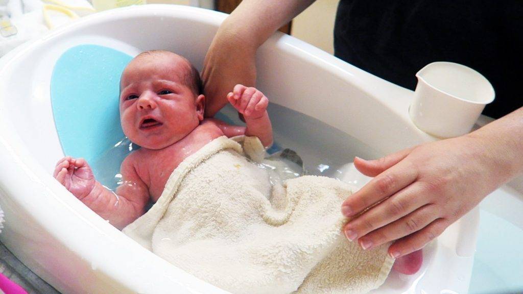 Как часто мыть голову новорожденному ребенку