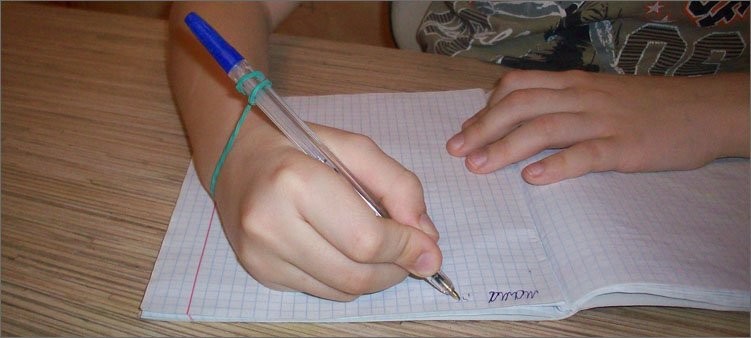 Как научить ребенка правильно держать ручку при письме