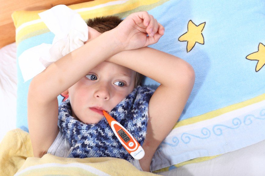 Когда надо сбивать высокую температуру у детей? высокая температура у ребенка - чем лечить. у ребенка температура 38-39. кашель