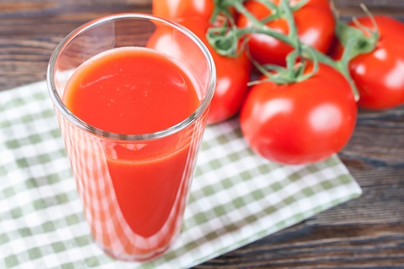 О полезных (и не очень) свойствах томатного сока для будущих мам