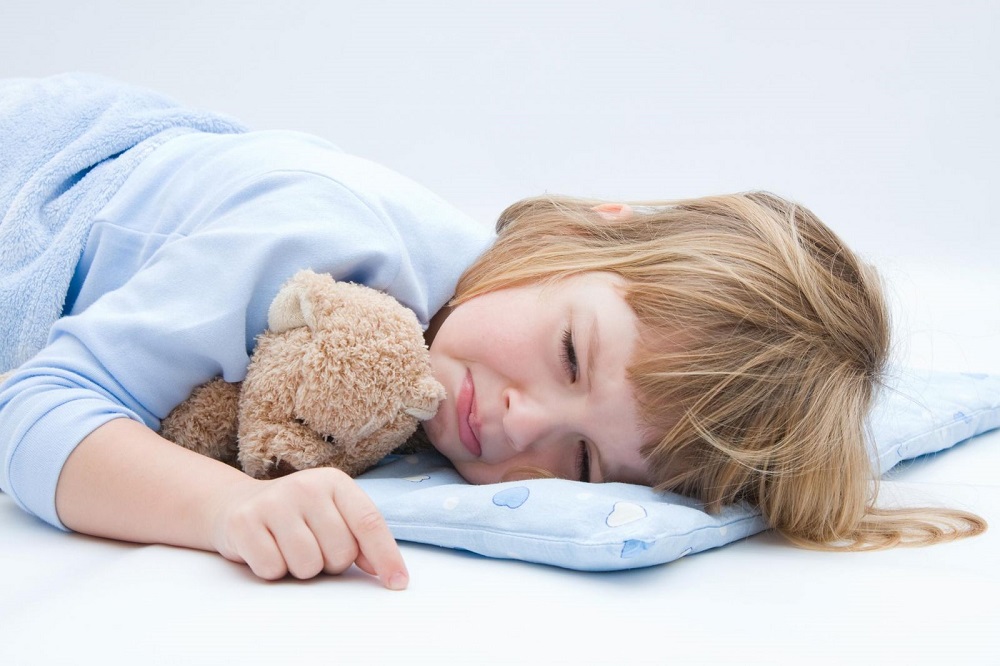 Почему ребенок плохо засыпает и что с этим делать