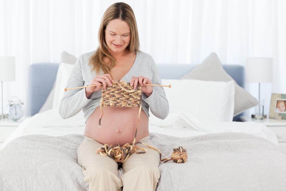 Как проявляется синдром гнездования у беременных женщин и: признаки, характерные особенности инстинкта