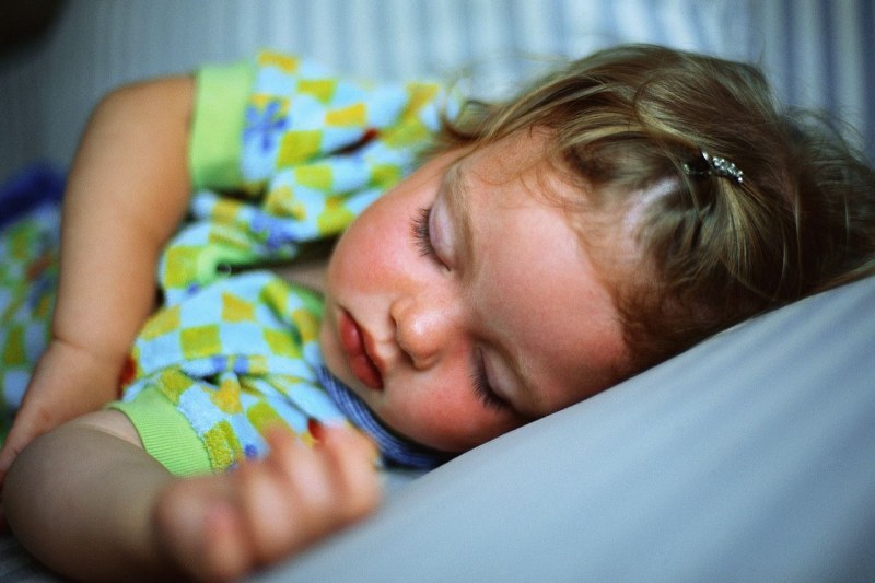 Как уложить ребенка спать без слез