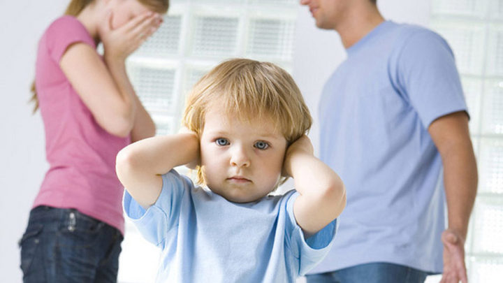 Как правильно вести себя родителям, если ребенок убегает из дома