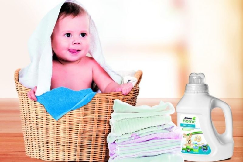 Как и чем стирать вещи для новорождённого: советы мамам