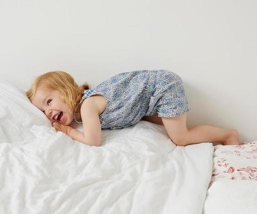 Как приучить ребенка спать в своей кроватке: наш опыт