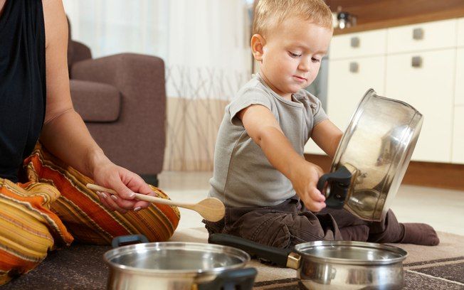 10 способов чем занять ребенка пока мама занята на кухне