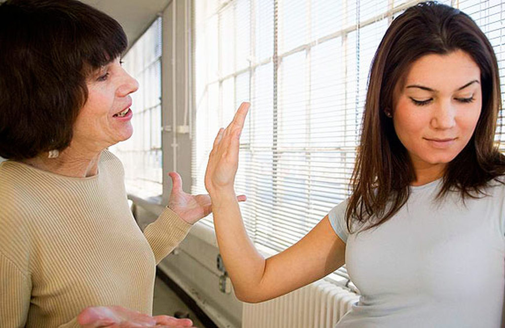 Как реагировать на непрошенные советы - когда молодой маме дают странные советы