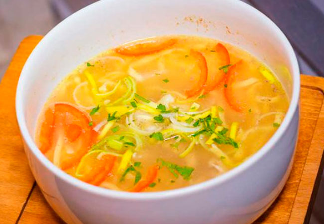 Какие супы для кормящих мам можно в первые месяцы гв: гороховый, с фрикадельками, куриный, щавелевый, рыбный (рецепты)