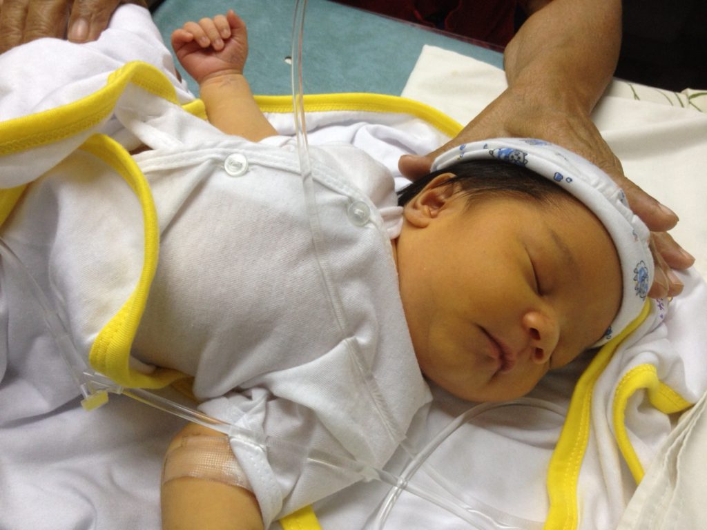 Новорожденный болен желтушкой: все, что нужно знать маме