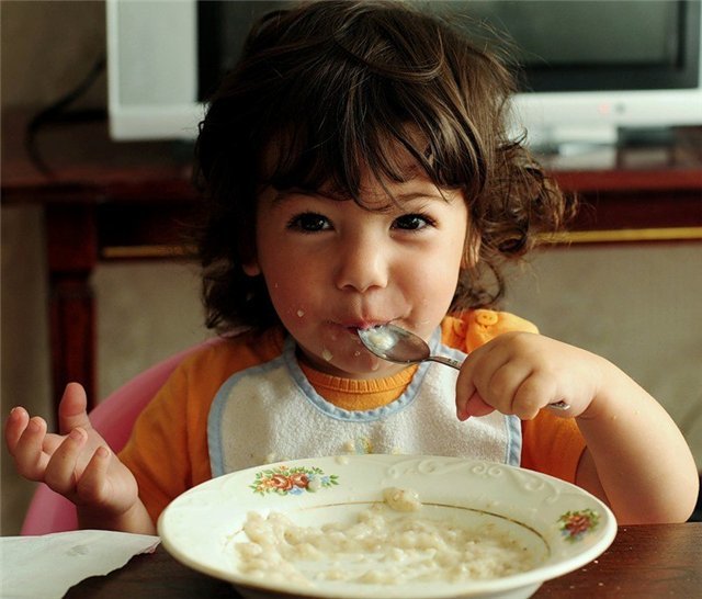 Ребенок не ест кашу что делать. что делать если ребенок отказывается от прикорма (не ест кашу), и не хочет кушать с ложки. возможные причины, почему ребенок не ест кашу