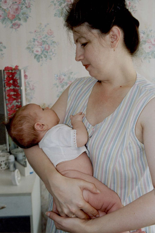 Как правильно держать столбиком новорожденного и зачем?