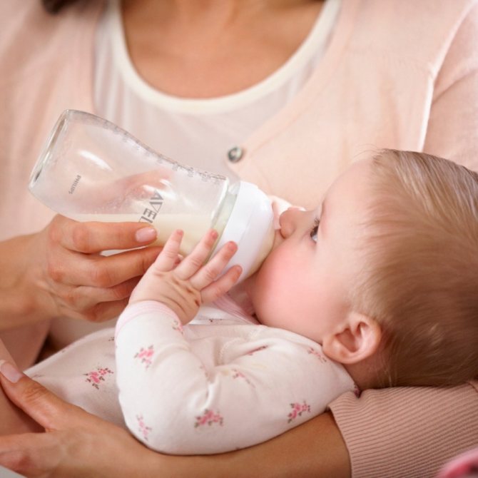 Как научить ребенка пить из бутылочки: 2 способа и 6 рекомендаций врача