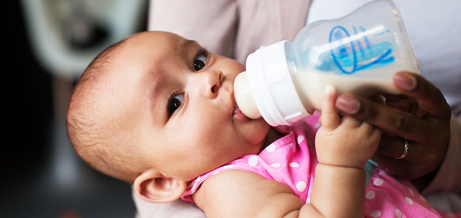 Грудное вскармливание: как правильно сцедить и сохранить грудное молоко