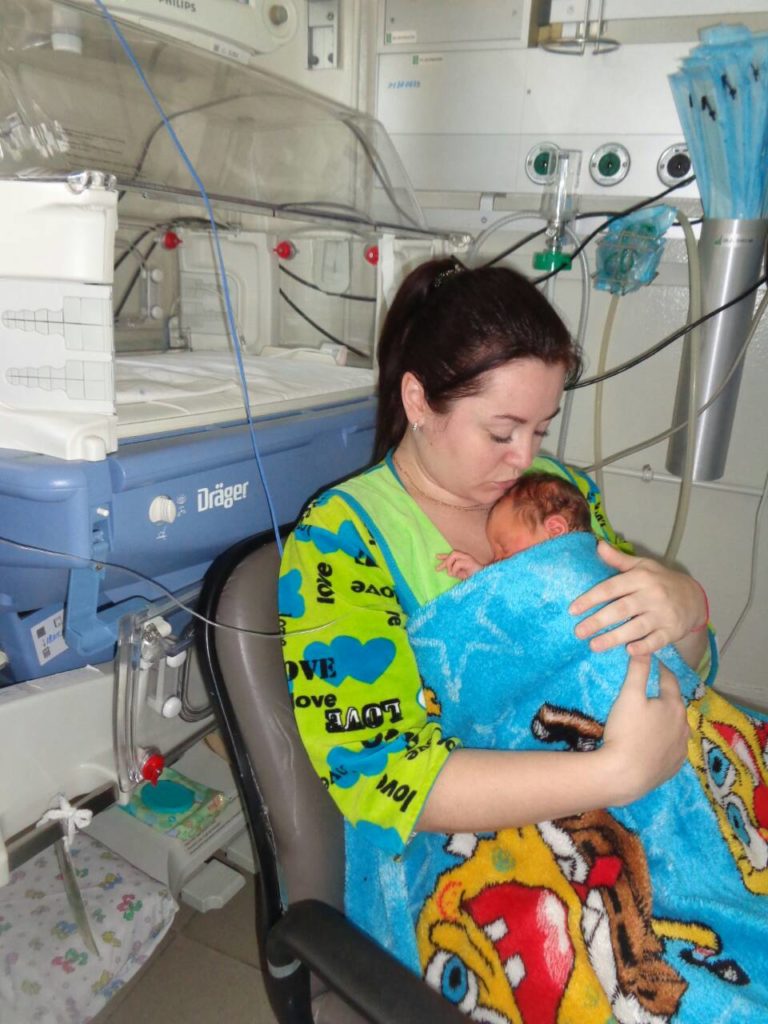 «колыбель жизни»: как в красноярске выхаживают младенцев с весом менее килограмма