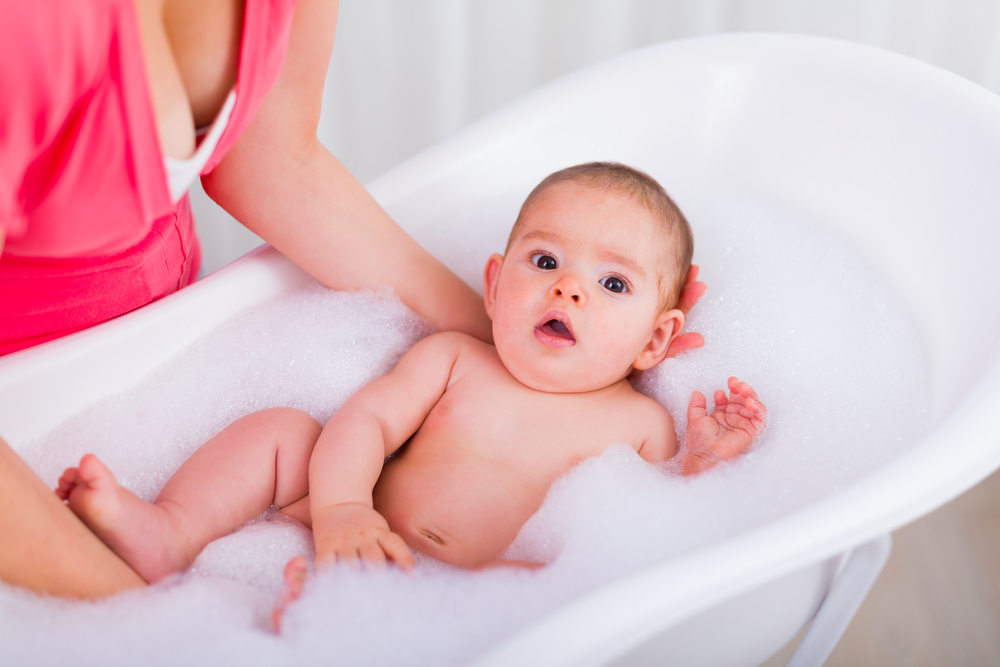 Можно ли маме принимать ванну с ребенком