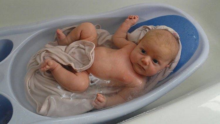 Новорожденный и старше: секреты купания малышей