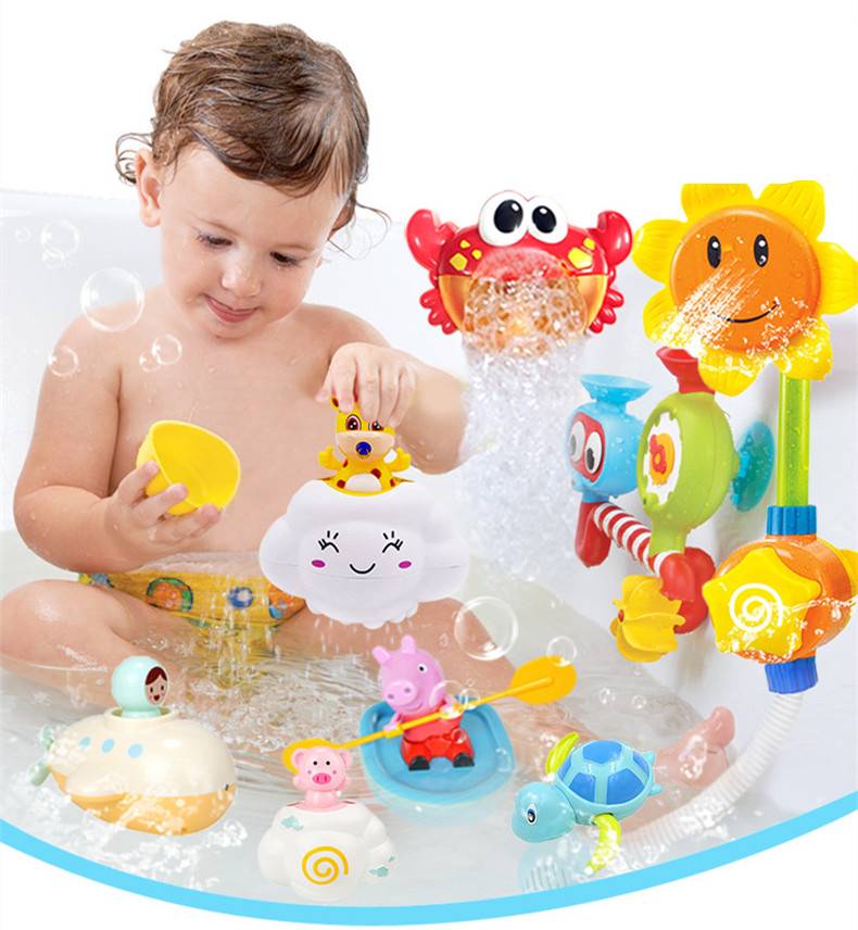 Игрушки для купания – чем заинтересовать малыша в ванной?