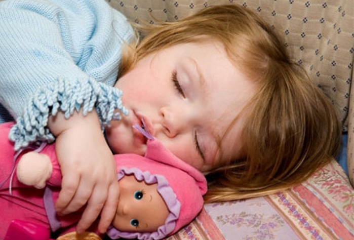 Как быстро уложить ребенка спать на ночь: 7 действенных способов