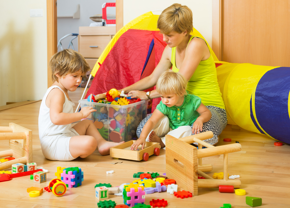 Как научить ребенка убирать за собой игрушки и вещи