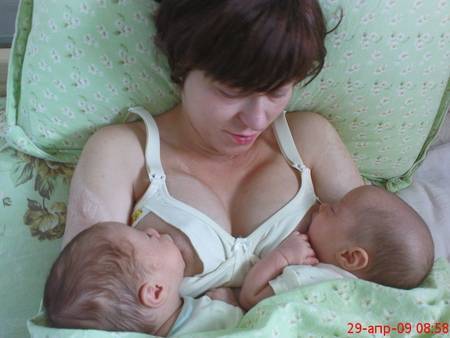Кормление грудью двоен, троен, близнецов - ресурсы | грудное вскармливание
