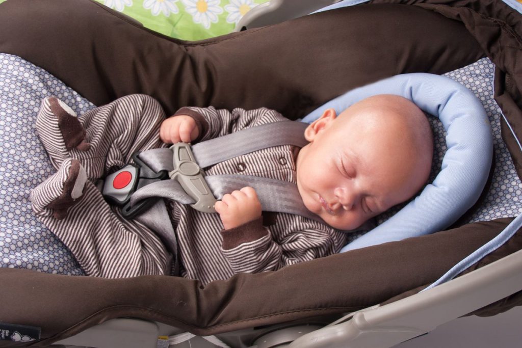 Как перевозить новорожденных в автомобиле? правила!