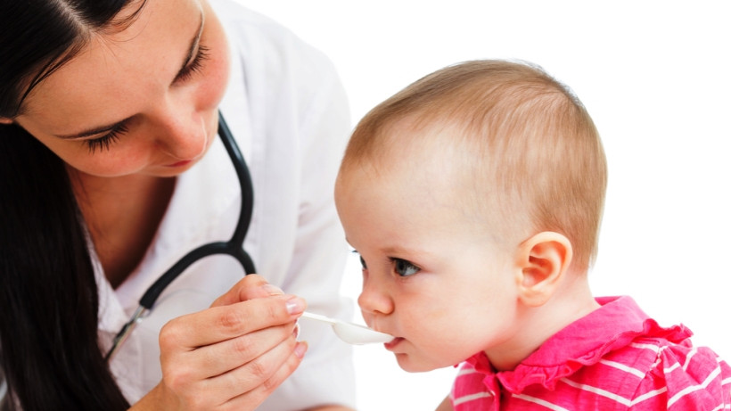 Как новорожденному ребенку дать таблетку или сироп правильно – инструкция