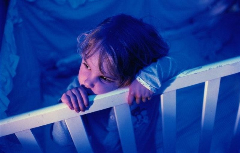 Что делать, если ребенок плачет во сне?