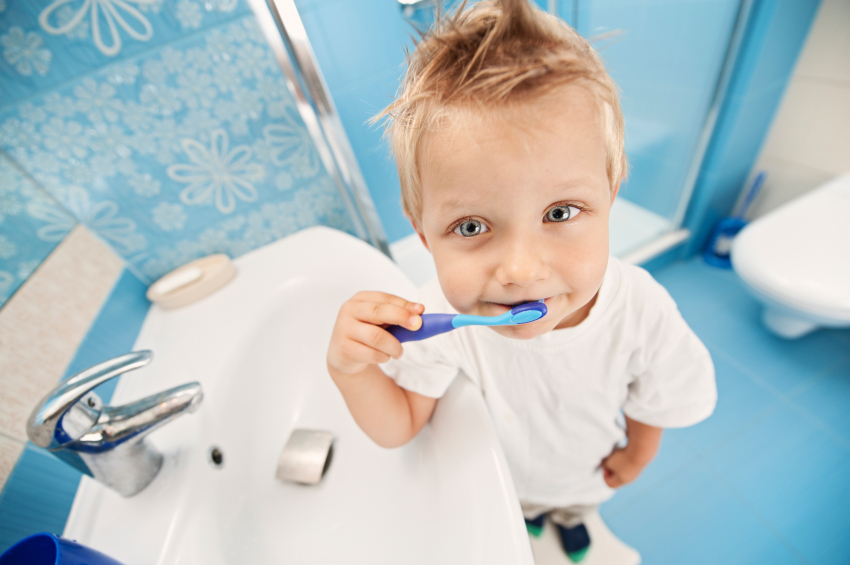 Детская стоматология. как научить ребенка чистить зубы.