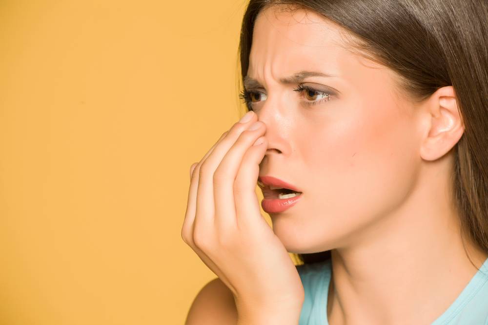 Неприятный запах изо рта у ребенка- причины и лечение