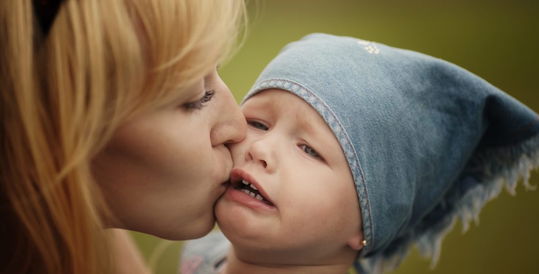 Как успокоить плачущего малыша: 9 практических советов