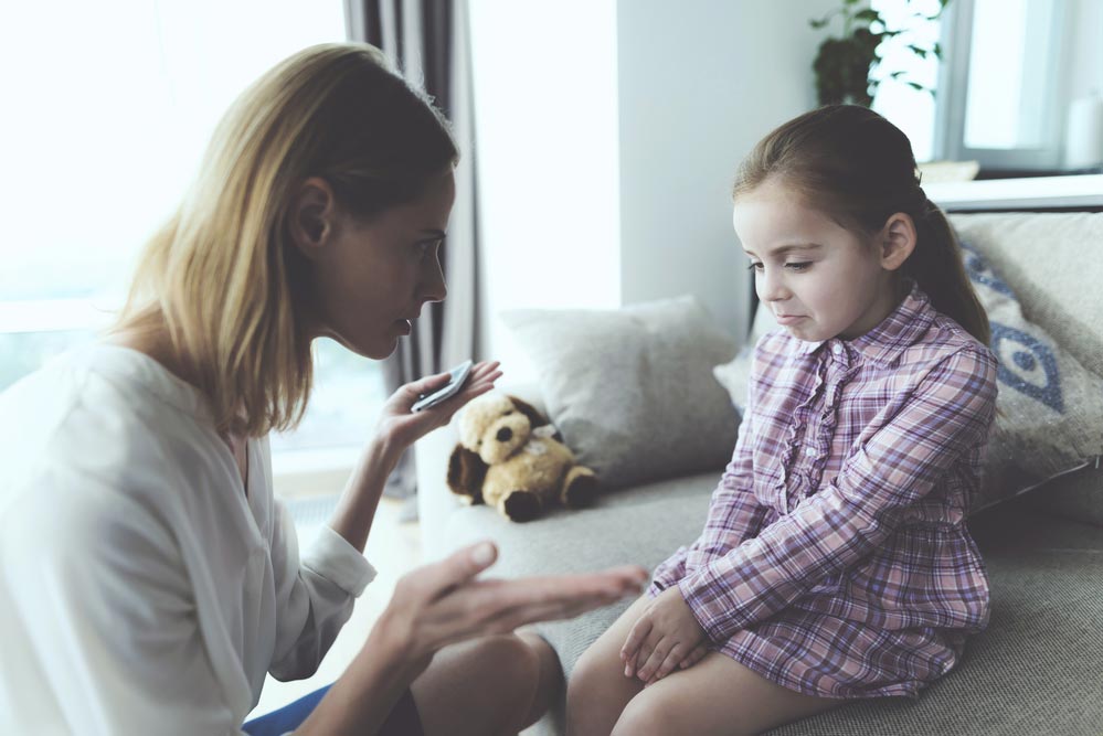 Ребенок не отпускает от себя маму ни на шаг: что делать? советы психолога